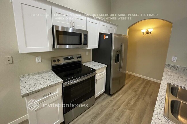 Foto del edificio - 12809 W Roanoke Ave