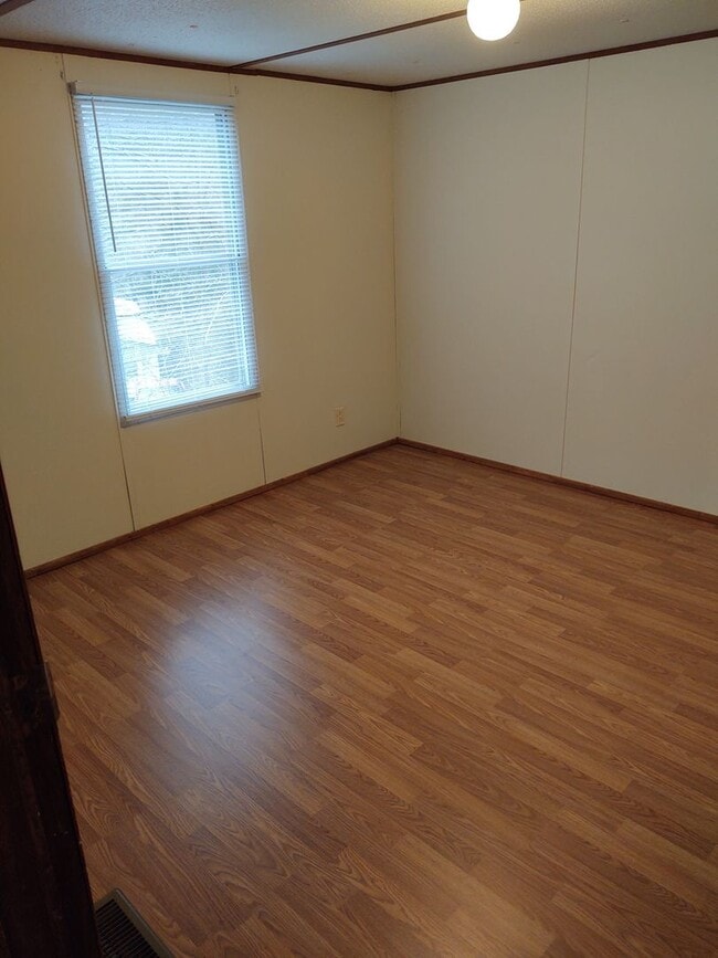 Building Photo - 2 Bedroom 1 bath Trailer in Whittier  $950 a month