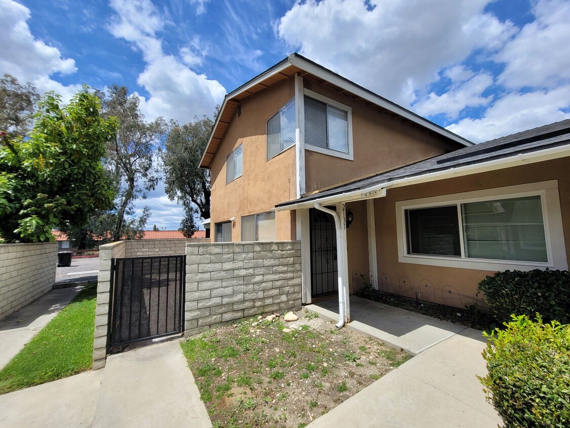 Foto principal - Lovely 3 Bedroom Condo in West Covina