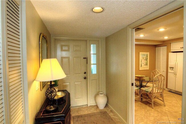Building Photo - 5172 SE Club Way