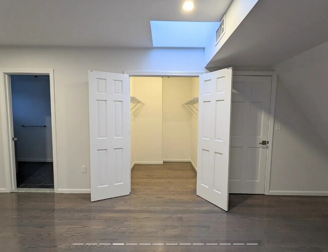 Foto del edificio - 1402 Beacon St