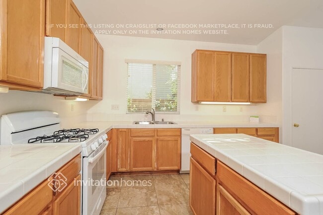 Building Photo - 42213 Marbella St