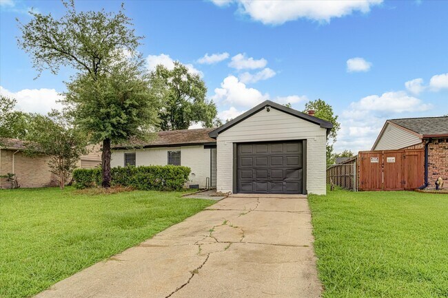 Building Photo - 14618 Flair Dr