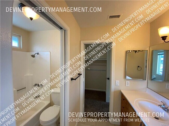 Foto del edificio - 4970 Brooks St