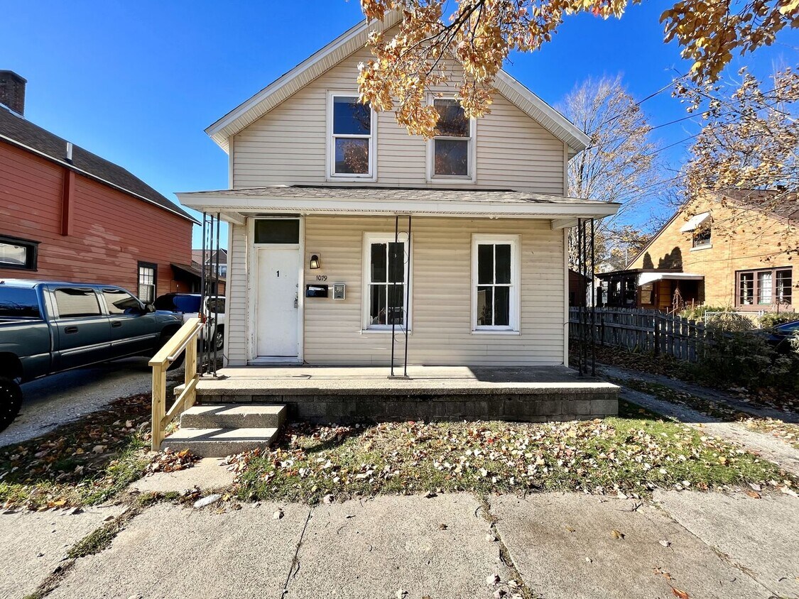 1079 First St Unit 2, Muskegon, MI 49440 Room for Rent in Muskegon