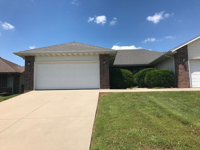 Building Photo - Executive Rental 2 Bedroom 2 Bath 2 Car Ga...