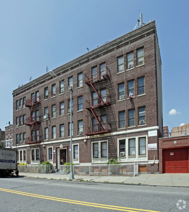 Building Photo - 2525 Beverley Rd