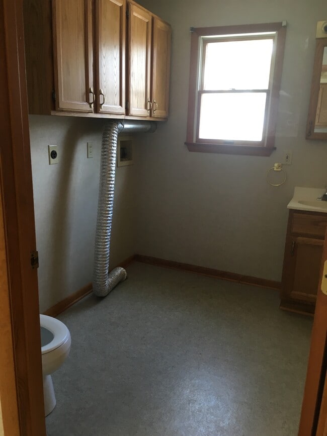 Building Photo - 119 S West St