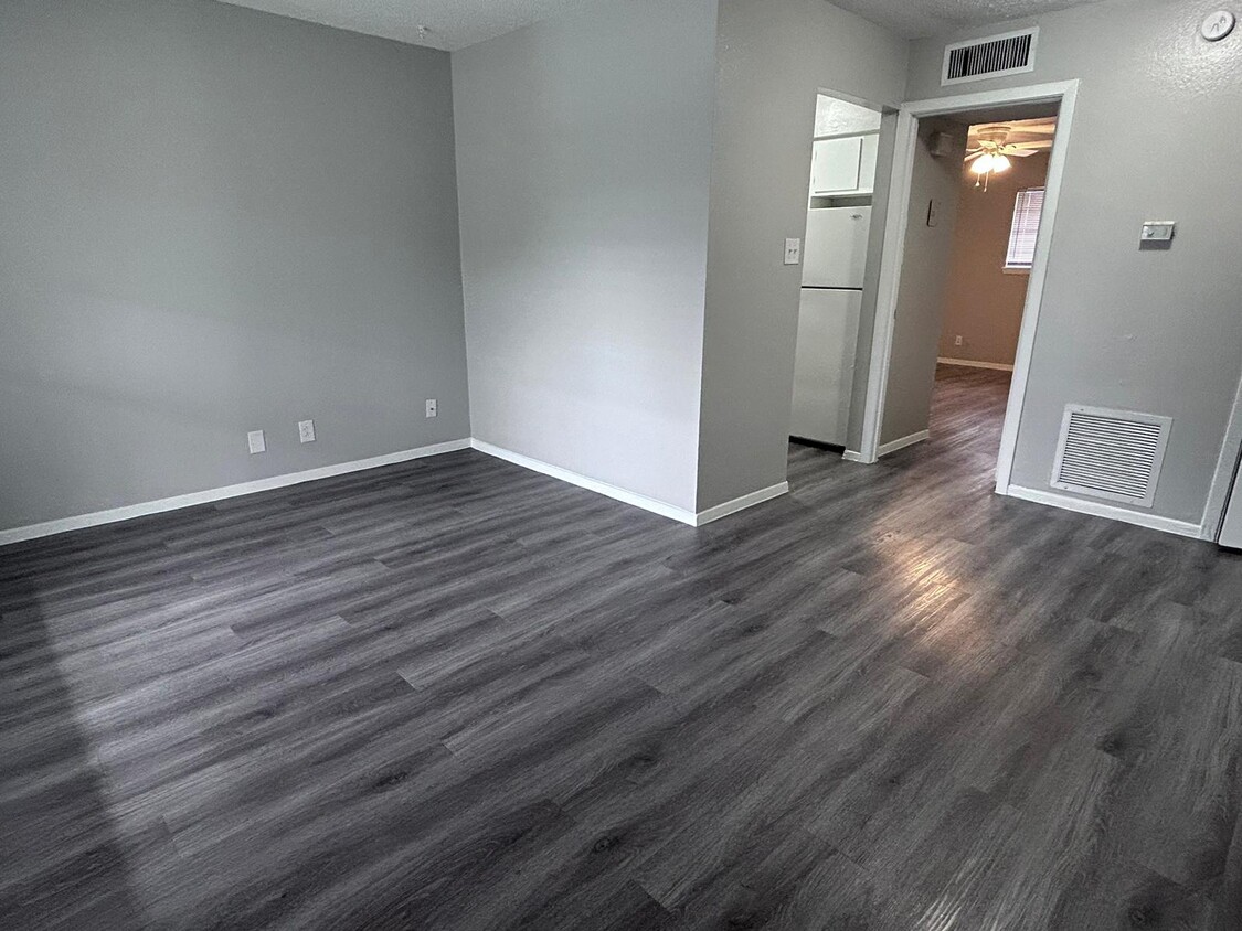 Foto principal - 1700 W McIntyre St