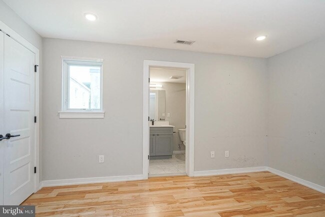 Building Photo - 1710 Cambridge St