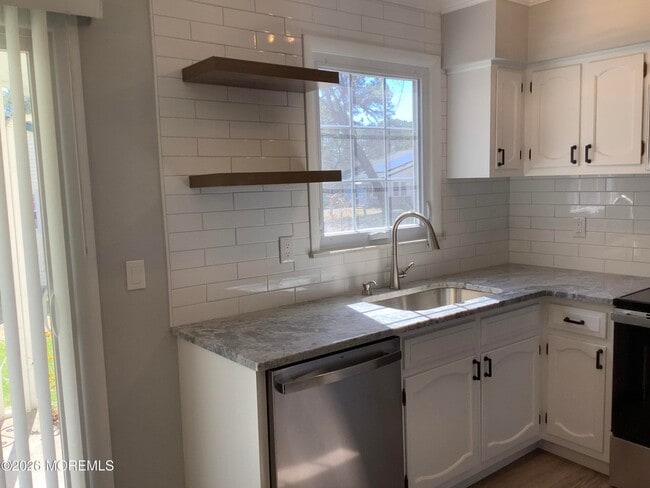 Updated kitchen - 7B Ivy St