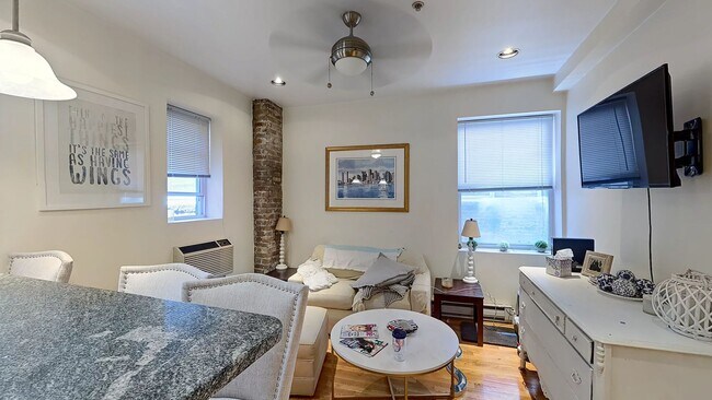 Building Photo - Charming North End 2-Bed with AC & No Broker Fee!