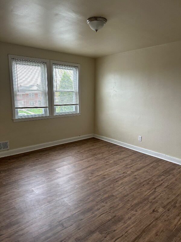 Foto del edificio - 1504 E Cold Spring Ln