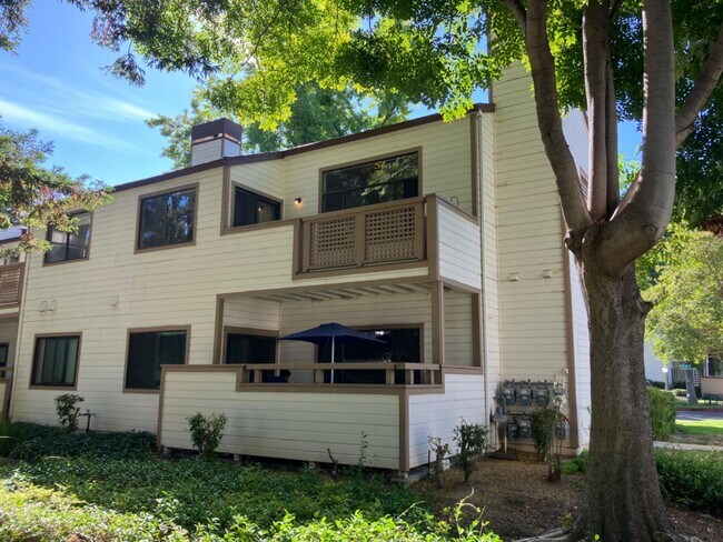 Foto del edificio - 1391 Meadow Ridge Cir