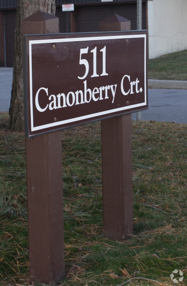Photo du bâtiment - 511 Canonberry Court & 666 Terrace Drive