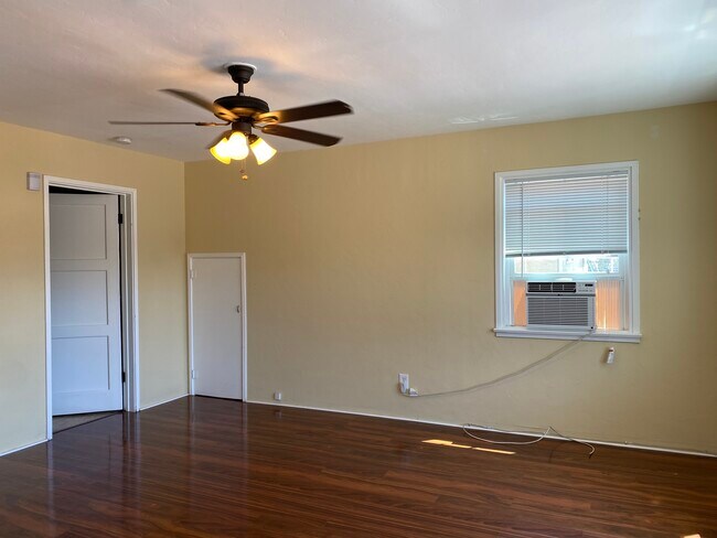 View of living room - 419 Brookside Ave
