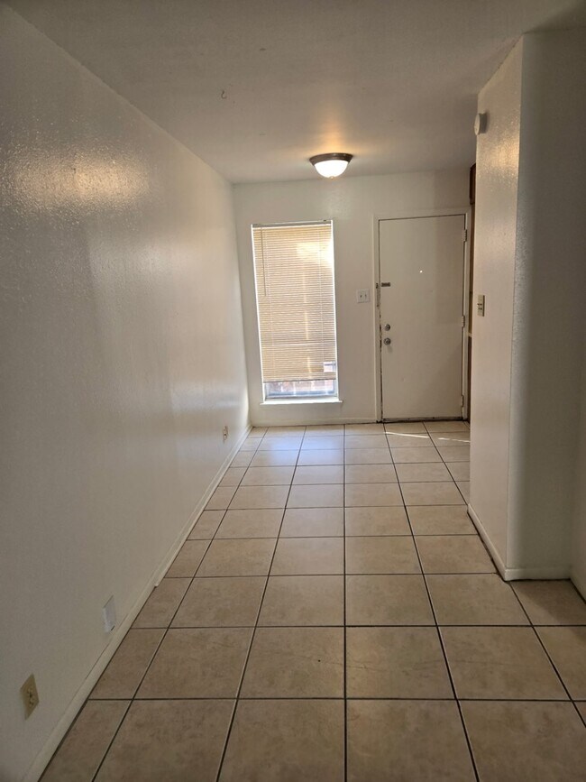Foto del edificio - 127 Regency Ave