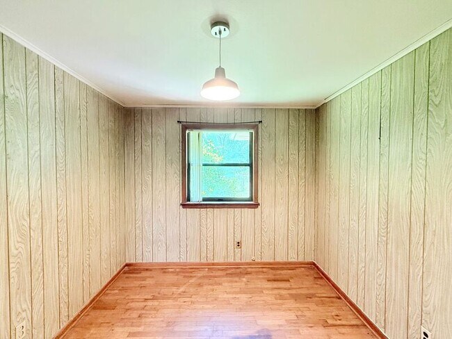 Building Photo - 522 Amber St