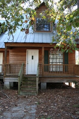 Primary Photo - 124-126 Walnut