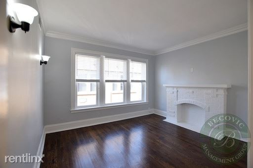 Building Photo - 1100 W Glenlake Ave