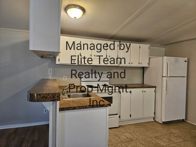 Building Photo - 2 bed 1.5 bath single wide located in Rock...