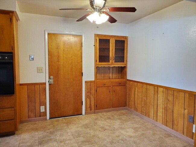 Building Photo - Cute 2 bedroom, 1 bath in Carmichael!