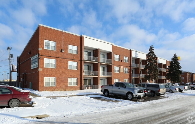 Building Photo - Hilton Arms