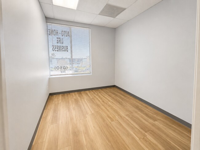Foto del edificio - 2050 Artesia Blvd