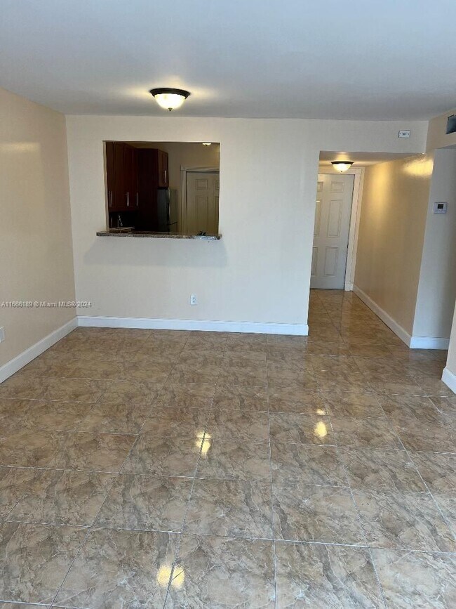 Building Photo - 15201 NE 6th Avenue C212, Miami, FL 33162