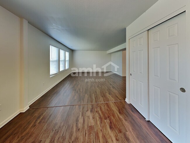 Foto del edificio - 6718 Waverly Park
