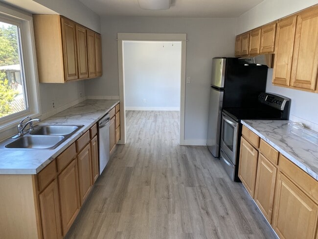 kitchen - 304 NE 45th St
