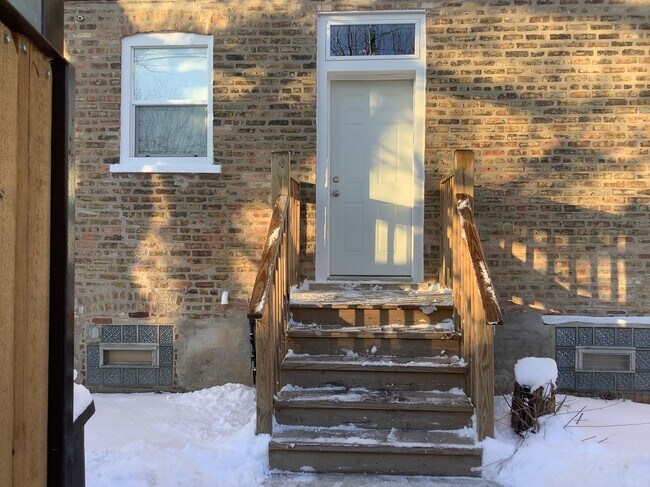 Side entrance - 400 N Lawler Ave