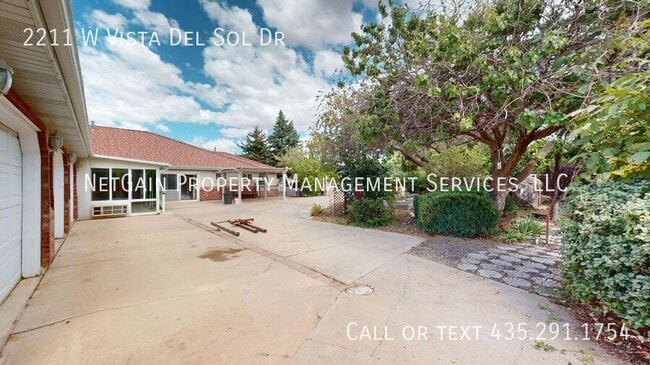 Building Photo - 2211 W Vista Del Sol Dr