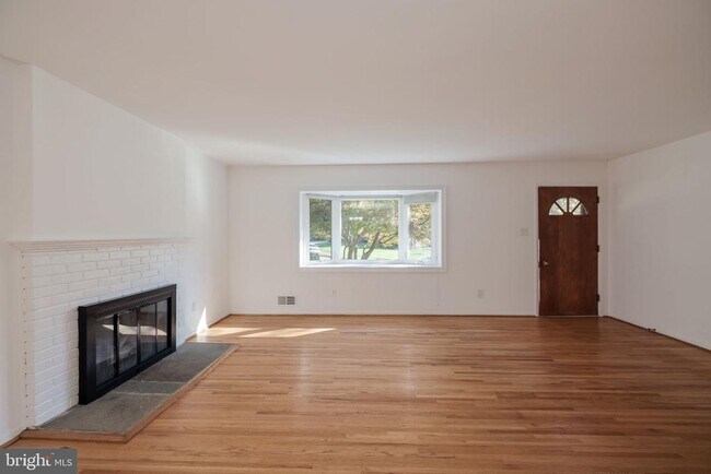Foto del edificio - 5720 Anola Ct