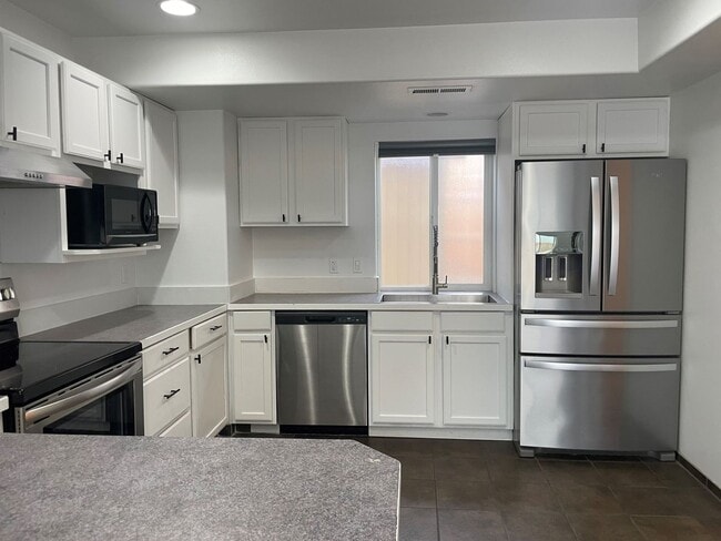 Foto del edificio - Now renting 3 bedroom 2.5 bathrooms.