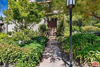 Building Photo - 5757 Owensmouth Ave