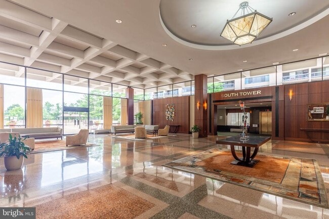 Building Photo - 3705 S George Mason Dr