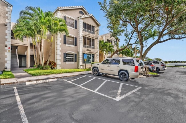 Building Photo - 2841 N Oakland Forest Dr
