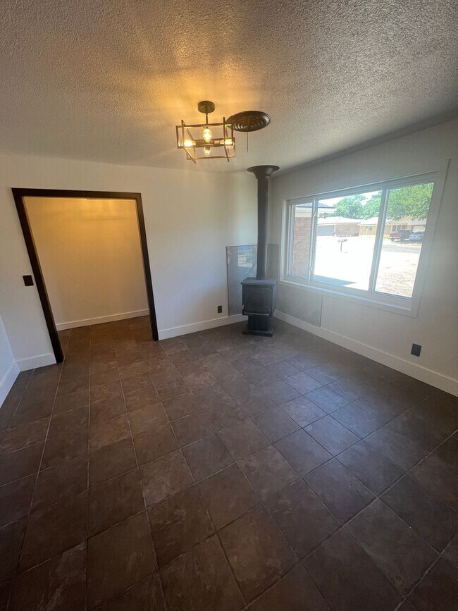 Foto del edificio - 4 Bed 3 bath remodeled home