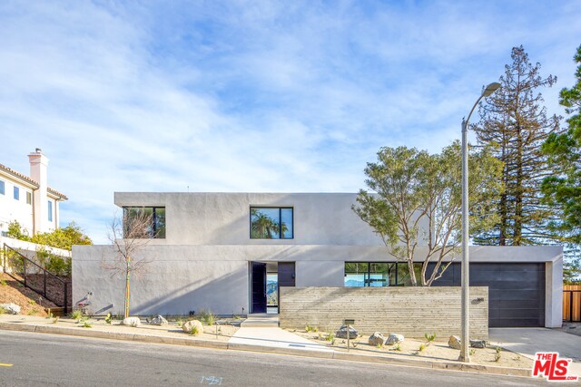 Foto del edificio - 1448 Stradella Rd
