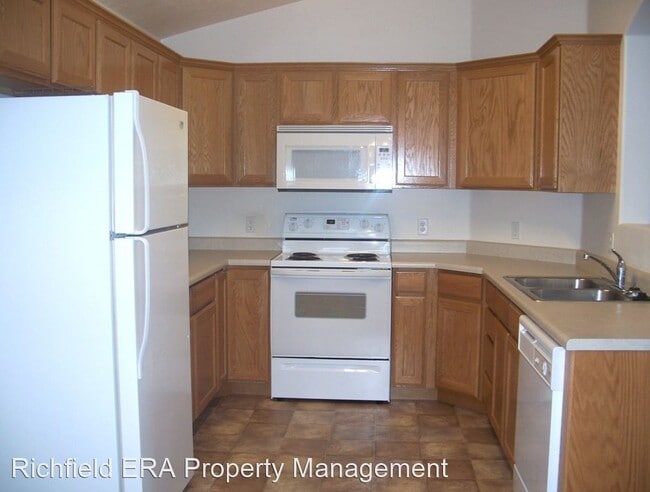 Building Photo - 3 br, 2 bath Apartment - 59 W 1000 N #69