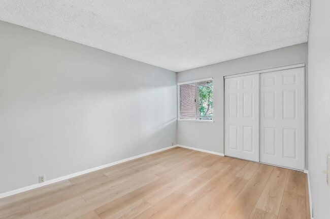 Building Photo - 1574 Drake Dr