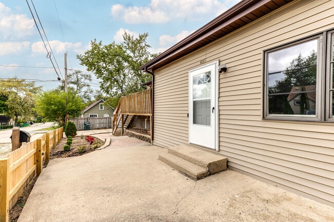 Building Photo - 400 Clifton Dr