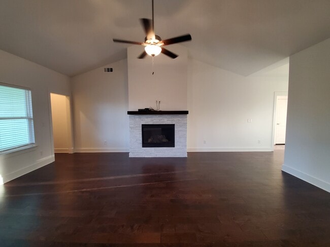 Foto del edificio - 220 Hermitage Point Dr