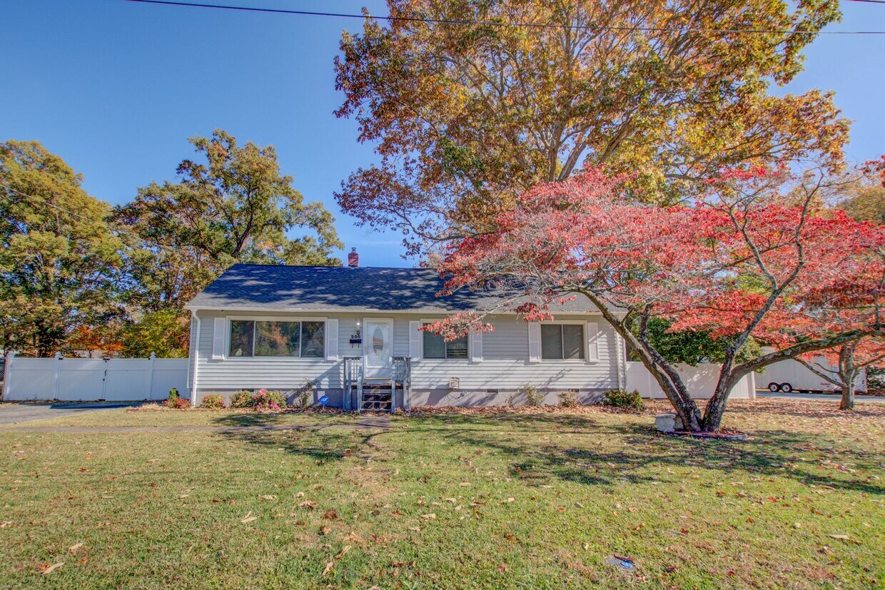 200 Cynthia Dr, Hampton, VA 23666 House Rental in Hampton, VA