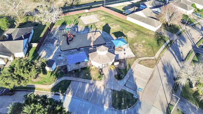 Building Photo - 2230 Highland Hills Dr