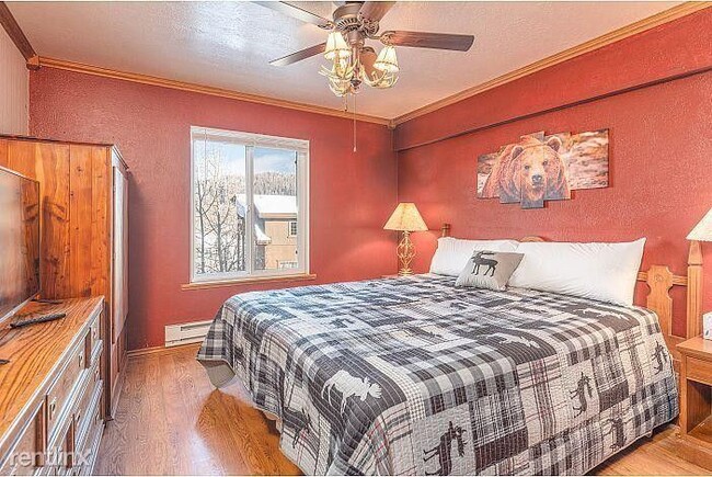 Building Photo - 1 br, 1 bath  - 150 W Ridge View St # 220