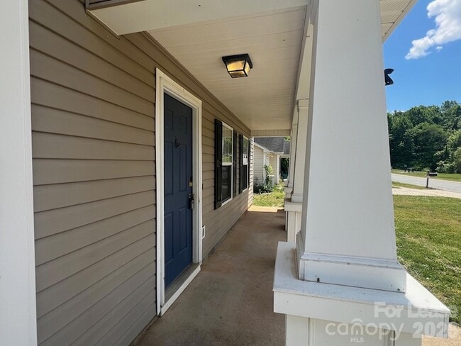 Building Photo - 176 English Hills Dr