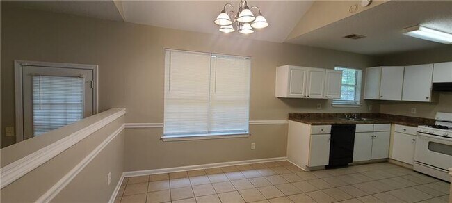 Building Photo - 2214 Hidden Creek Dr