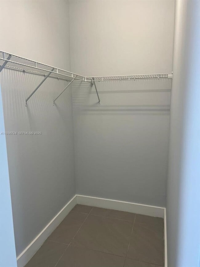 Foto del edificio - 6412 NW 105th Pl